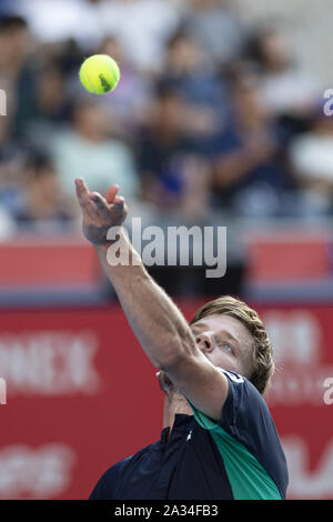 Tokio, Japan. 5. Okt, 2019. David Goffin (BEL) Seves gegen Novak Djokovic (SRB) während singles Halb ihrer Männer finale Match am Rakuten Japan Open Tennis Championships 2019 in Ariake Colosseum. Das Turnier ist vom 30. September bis zum 6. Credit: Rodrigo Reyes Marin/ZUMA Draht/Alamy leben Nachrichten Stockfoto