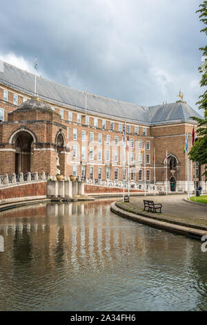 Brunnen vor dem Rathaus in Bristol, Avon, England, Großbritannien Stockfoto