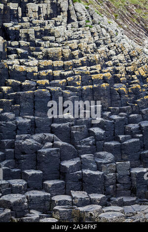 Sechseckigen Basaltsäulen auf Staffa, Inneren Hebriden, Schottland, Großbritannien Stockfoto