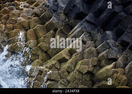 Sechseckigen Basaltsäulen auf Staffa, Inneren Hebriden, Schottland, Großbritannien Stockfoto