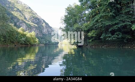 Matka Canyon im Norden von Mazedonien im Herbst Stockfoto