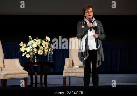 Kalifornien, USA. 05 Okt, 2019. Zoe Elton spricht auf der Bühne im Spotlight der 42 Mill Valley Film Festival auf Olivia Wilde' am Oktober 04, 2019 in San Rafael, Kalifornien. Credit: MediaPunch Inc/Alamy leben Nachrichten Stockfoto