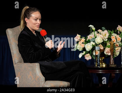 Kalifornien, USA. 05 Okt, 2019. Olivia Wilde spricht auf der Bühne im Spotlight der 42 Mill Valley Film Festival auf Olivia Wilde' am Oktober 04, 2019 in San Rafael, Kalifornien. Credit: MediaPunch Inc/Alamy leben Nachrichten Stockfoto