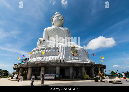 PHUKET, Thailand-DEZ 4: Die Marmorstatue des Big Buddha, am 4. Dezember 2015. Eines der berühmtesten Wahrzeichen von Phuket Stockfoto