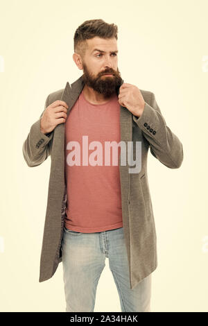 Bärtige hipster brutale Person. Casual Outfit. Schule des guten Benehmens. Tipps und Tricks gut aussehender Mann. Attraktiv und schön. Bärtige und stattlich. Selbstverbesserung Konzept. Wie gefällt Ihnen mein Stil. Stockfoto