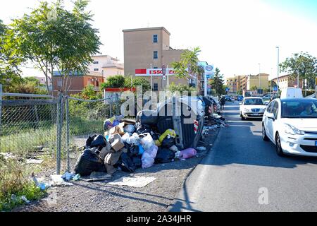 Rifiuti nel Quartiere di Torre Spaccata - Roma Stockfoto