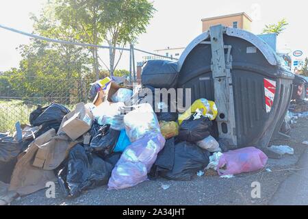 Rifiuti nel Quartiere di Torre Spaccata - Roma Stockfoto