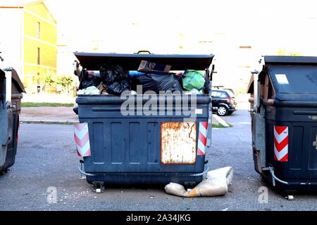 Rifiuti nel Quartiere di Torre Spaccata - Roma Stockfoto