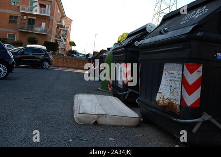 Rifiuti nel Quartiere di Torre Spaccata - Roma Stockfoto