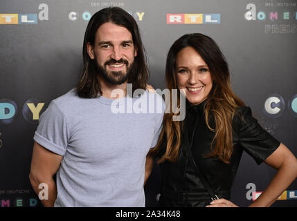 Köln, Deutschland. 02 Okt, 2019. Der Schauspieler Carolin Kebekus (r) und ihr Bruder David sind ausgezeichnet mit dem "Deutschen Comedy Preis 2019". Quelle: Henning Kaiser/dpa/Alamy leben Nachrichten Stockfoto