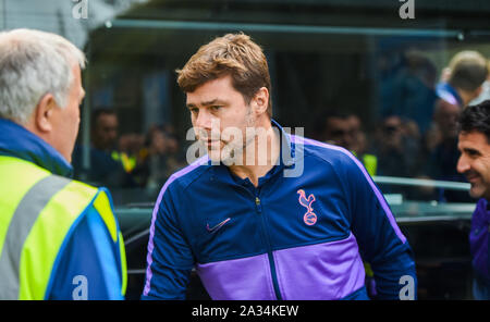 Brighton UK 5. Oktober 2019 – Tottenham-Manager Mauricio Pochettino kommt zum Premier League-Spiel zwischen Brighton und Hove Albion und Tottenham Hotspur im Amex Stadium – nur für redaktionelle Zwecke. Kein Merchandising. Für Fußball-Bilder gelten Einschränkungen für FA und Premier League inc. Keine Internet-/Mobilnutzung ohne FAPL-Lizenz - für Details wenden Sie sich an Football Dataco: Credit Simon Dack TPI / Alamy Live News Stockfoto