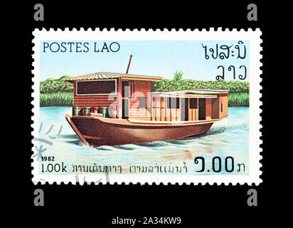 Storniert Briefmarke durch Laos gedruckt, zeigt, dass Schiff, circa 1982. Stockfoto