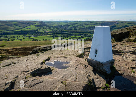 Der Gipfel von Win Hill in der Nationalpark Peak District, Derbyshire, England. Ein sonniger Herbsttag. Stockfoto