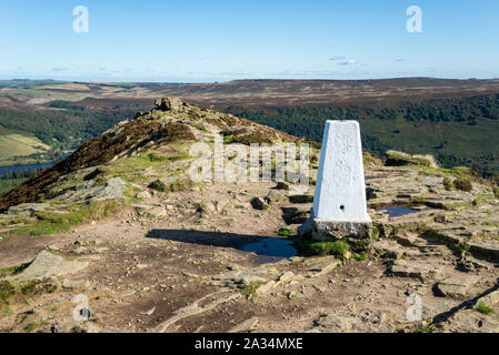 Der Gipfel von Win Hill in der Nationalpark Peak District, Derbyshire, England. Ein sonniger Herbsttag. Stockfoto