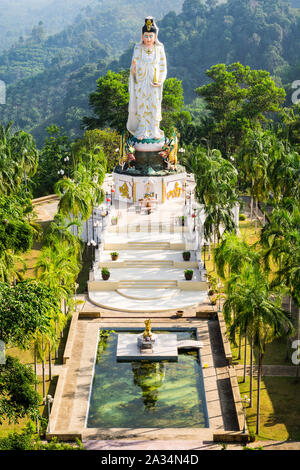 Göttin der Barmherzigkeit als Quan Yin oder Guan Yin oder Guan Yim in Wat Bang Bang Rieng Rieng (Tempel), Phang Nga, Thailand bekannt Stockfoto