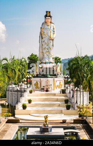 Göttin der Barmherzigkeit als Quan Yin oder Guan Yin oder Guan Yim in Wat Bang Bang Rieng Rieng (Tempel), Phang Nga, Thailand bekannt Stockfoto