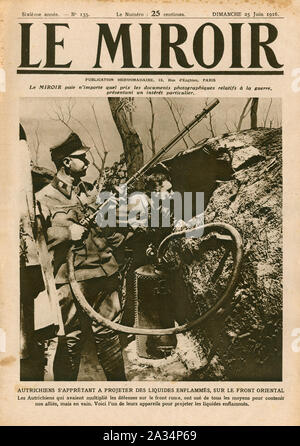 Le Miroir vordere Abdeckung vom 25. Juni 1916 zeigt eine österreichische Soldaten in den Schützengräben, die im Besitz einer frühen Flammenwerfer an der Ostfront in den Konflikt mit Russland. Le Miroir war eine Ergänzung zu den Petit Parisien und zuerst im Druck erschienen 1910 Stockfoto