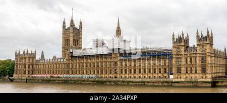 Häuser des Parlaments gedeckt mit Gerüst für Restaurierung, London, Oktober 2017 Stockfoto