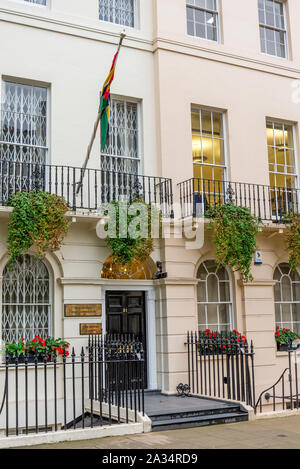 Eingang zu Mosambik hohe Kommission am Fitzroy Square in Central London, Vereinigtes Königreich Stockfoto