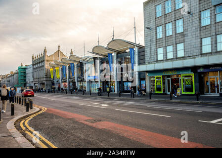 Union Street und Eingang zu Trinity Center in der Innenstadt von Aberdeen, Schottland Stockfoto