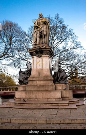 Die Statue von König Edward VII. Auf die Union Terrace im Stadtzentrum von Aberdeen, Schottland Stockfoto