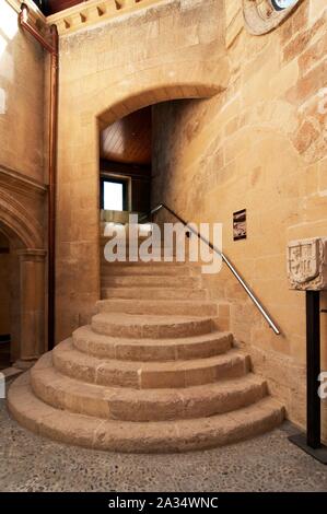 Das Cabildo Häuser - Treppe, La Mota Festung, Alcala la Real, Jaen - Provinz, Andalusien, Spanien, Europa. Stockfoto