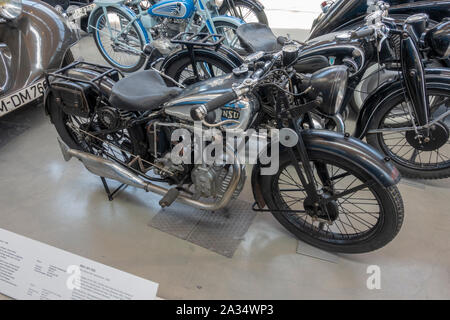 Eine NSU 201 OSL Englisch Motorrad (1935) im Deutschen Museum Verkehrszentrum (Deutsch Transport Museum), München, Deutschland. Stockfoto