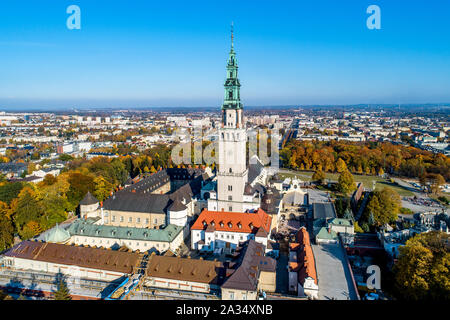 Polen, Częstochowa. Jasna Góra befestigte Kloster und Kirche auf dem Hügel. Die berühmten historischen Ort und polnische katholische Wallfahrtsort mit schwarzen Madon Stockfoto