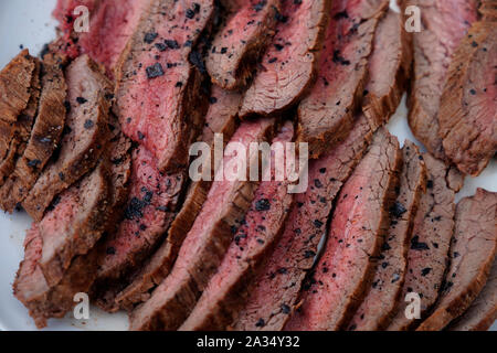 Detail der in Scheiben geschnittene Fleisch vom Grill gegrillte Flank Steak, Karlovy Vary, Tschechische Republik, Europa Stockfoto