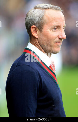 London, Großbritannien. 05 Okt, 2019. Charlton Athletic Manager Lee Bowyer an schaut. EFL Skybet championship Match, Fulham v Charlton Athletic im Craven Cottage in London am Samstag, den 5. Oktober 2019. Dieses Bild dürfen nur für redaktionelle Zwecke verwendet werden. Nur die redaktionelle Nutzung, eine Lizenz für die gewerbliche Nutzung erforderlich. Keine Verwendung in Wetten, Spiele oder einer einzelnen Verein/Liga/player Publikationen. pic von Steffan Bowen/Andrew Orchard sport Fotografie/Alamy Live news Credit: Andrew Orchard sport Fotografie/Alamy leben Nachrichten Stockfoto