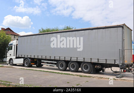 Camion truck auf dem Parkplatz Stockfoto