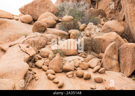 Bizarre Felsen und Gestein in das Naturschutzgebiet der Spitzkoppe, Erongo, Namibia, Afrika Stockfoto