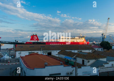 Fähre Corsica Linea im Hafen von Bejaia und weiter nach Marseille, Frankreich Stockfoto