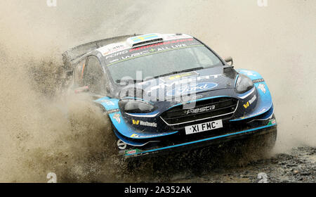 Schweden Pontus Tidemand und Ola Flone im Ford Fiesta R2 bei Tag drei des Wales Rally GB. Stockfoto