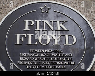 LONDON, GROSSBRITANNIEN - ca. September 2019: Pink Floyd Plakette an der Regent Street Polytechnic, wo Sie studierte und gründeten die Band Stockfoto