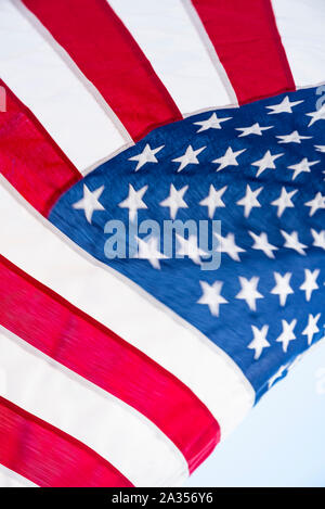 Nahaufnahme von gekräuselten amerikanische Flagge. Sterne und Streifen Stockfoto