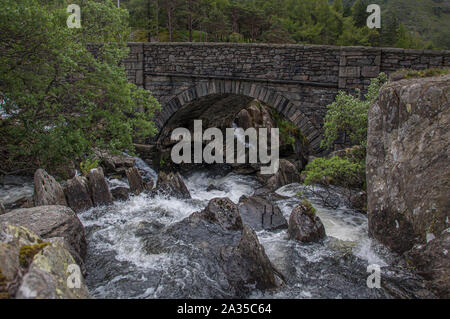 Packesel Brücke und Pont Pen y Benglog ein Thomas Telford Brücke, auf der A 5 in der Nähe von Ogwen fällt, Ogwen, Nant Ffrancon, N Wales Stockfoto