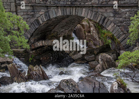 Packesel Brücke und Pont Pen y Benglog ein Thomas Telford Brücke, auf der A 5 in der Nähe von Ogwen fällt, Ogwen, Nant Ffrancon, N Wales Stockfoto