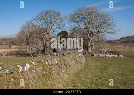 St Cynhaearn's Kirche, Ynyscynhaearn, eine redundante Kirche in einer isolierten Position auf einer ehemaligen Insel in Llyn Ystumllyn, Pentrefelin, Gwynedd Stockfoto