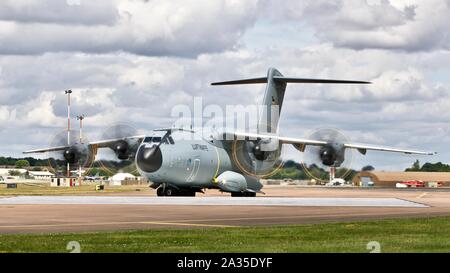 Deutsche Luftwaffe Airbus A400M Atlas militärische Transportflugzeuge an RAF Fairford für das Royal International Air Tattoo 2019 Stockfoto