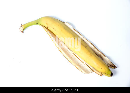 Bananen Haut isoliert auf weißem Hintergrund. Liegt genau Stockfoto