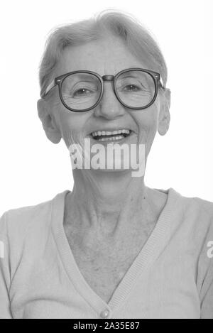 Angesichts der Happy senior Nerd lächelnde Frau beim Tragen von geeky Brillen Stockfoto