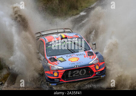 Llanidloes, Großbritannien. 5. Okt, 2019. Thierry Neuville und Co-Fahrer Nicolas Gilsoul konkurrieren in ihren Hyundai Mobis Shell Hyundai i20 Coupé WRC in Etappe 13 der Wales Rally GB, Kredit: Jason Richardson/Alamy leben Nachrichten Stockfoto