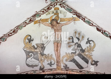 Die Kreuzigung Jesu am Karfreitag, ein Fresko, etwa ab dem Jahr 1500 in der Kirche St. Maria, Elsinore, Dänemark, 14. Mai 2019 Stockfoto