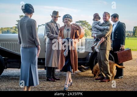 ELIZABETH MCGOVERN, Hugh Bonneville, LAURA CARMICHAEL und HARRY HADDEN-PATON im Downton Abbey (2019), Regie: Michael Engler. Quelle: FOCUS FEATURES/Karneval Film & TV/PERFEKTE WELT STUDIO/Album Stockfoto