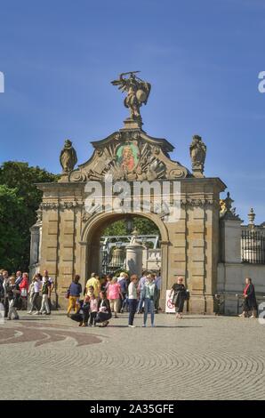 Tschenstochau, Polen - 15. September 2019: Touristen an der Lubomirski Tor am Kloster Jasna Gora in Czestochowa, Polen. Stockfoto