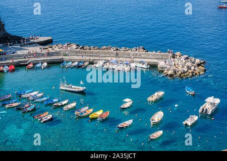 Vernazza, Italien - 18 September 2018: Blick auf die Stadt im Ligurischen Meer der alten und typischen Dorf der Cinque Terre im Sommer Stockfoto