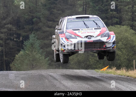 Llanidloes, Großbritannien. 5. Okt, 2019. Ott Tanak und co-pilot Martin Jarveoja konkurrieren in ihren Toyota Gazoo Racing WRT Toyota Corolla WRC in Etappe 15 der Wales Rally GB, Kredit: Jason Richardson/Alamy leben Nachrichten Stockfoto