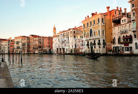 Der Rialtobrücke in Venedig, Italien Stockfoto