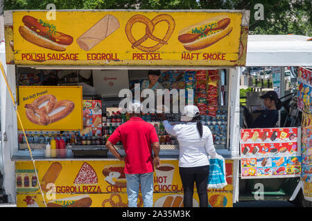 Fast Food von einem Van, Constitution Avenue, Washington DC, USA Stockfoto